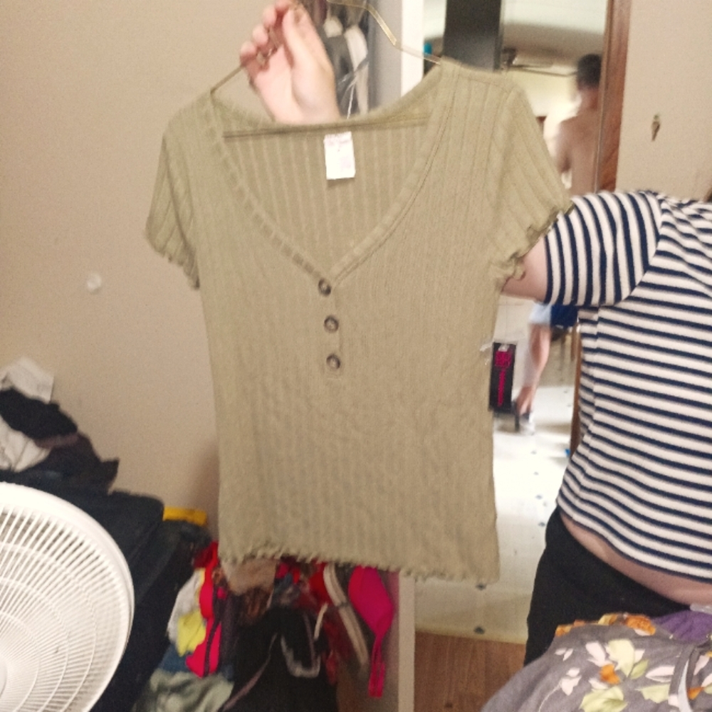 Short sleeve hunter green midriff shirt